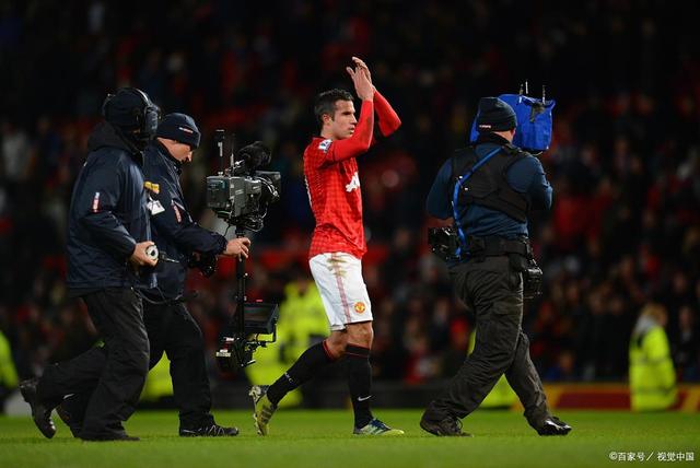 爱游戏网页版登录入口-足球巨星斗艳对决，火力全开场面惊艳