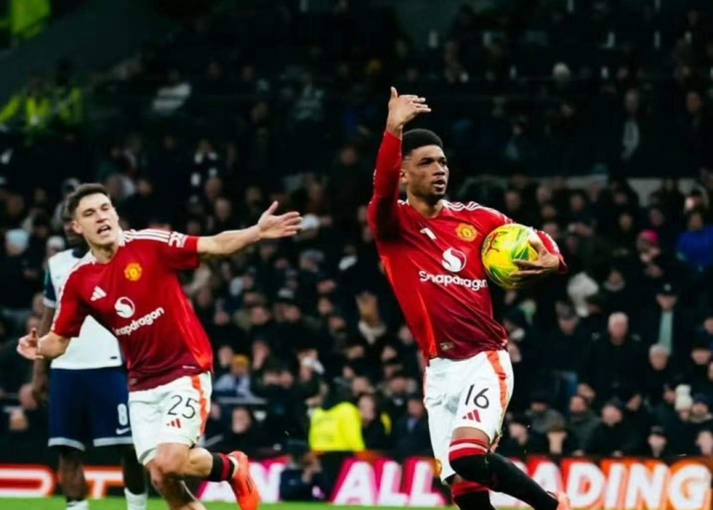 足球巨星斗艳对决，火力全开场面惊艳