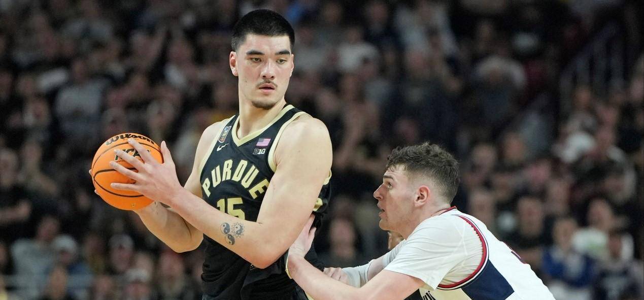 美国球员在亚洲锦标赛中脱颖而出