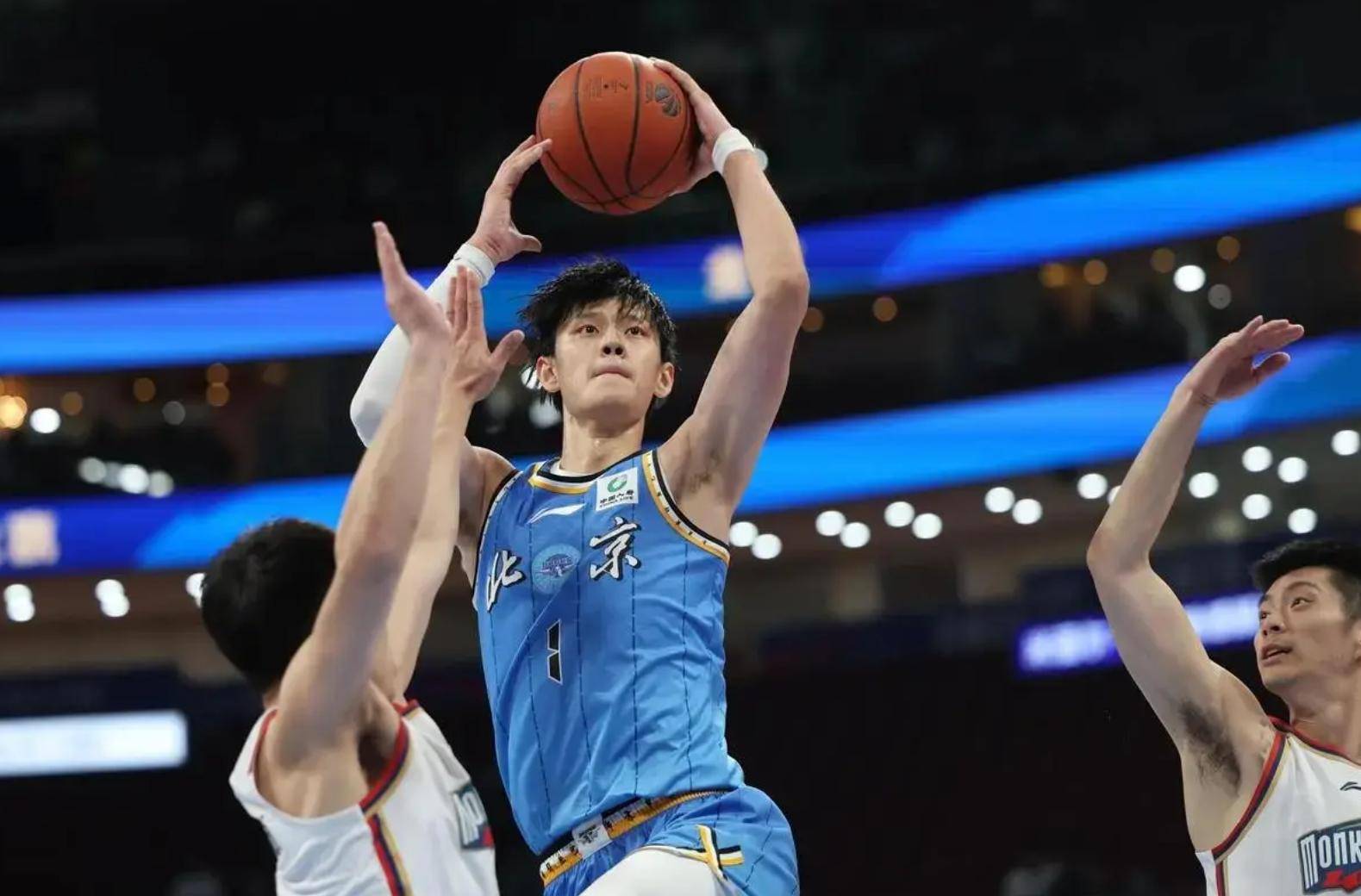 北京队联手外援，迅速逆转比分，力压对手获胜