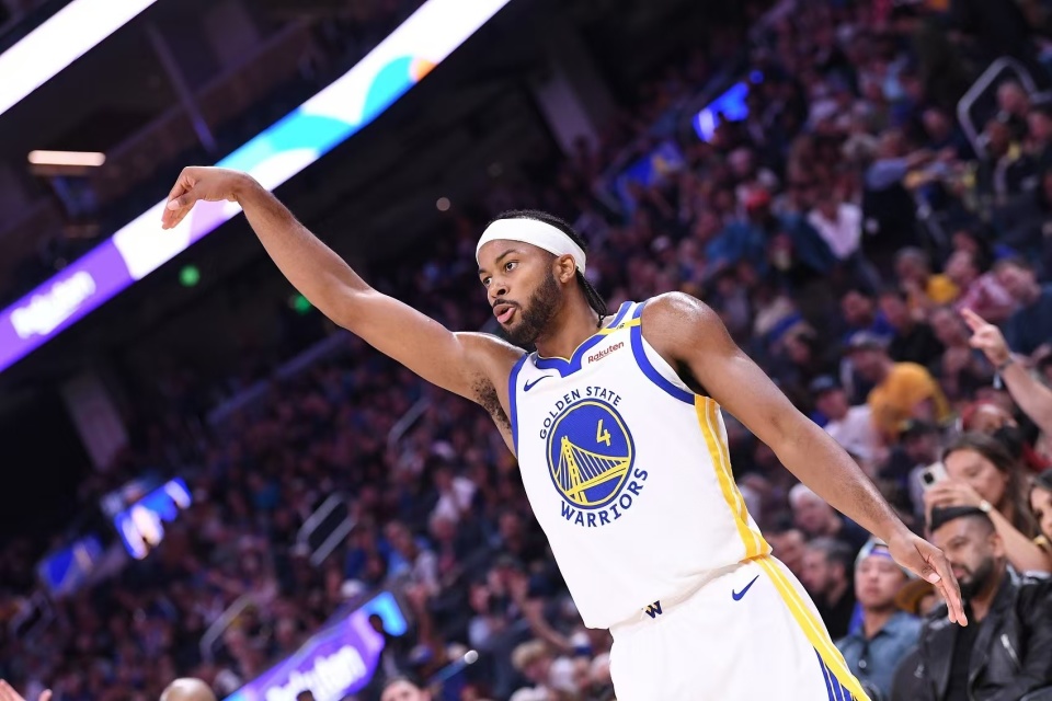 爱游戏入口-勇士新援表现出色，球队战绩有望回升