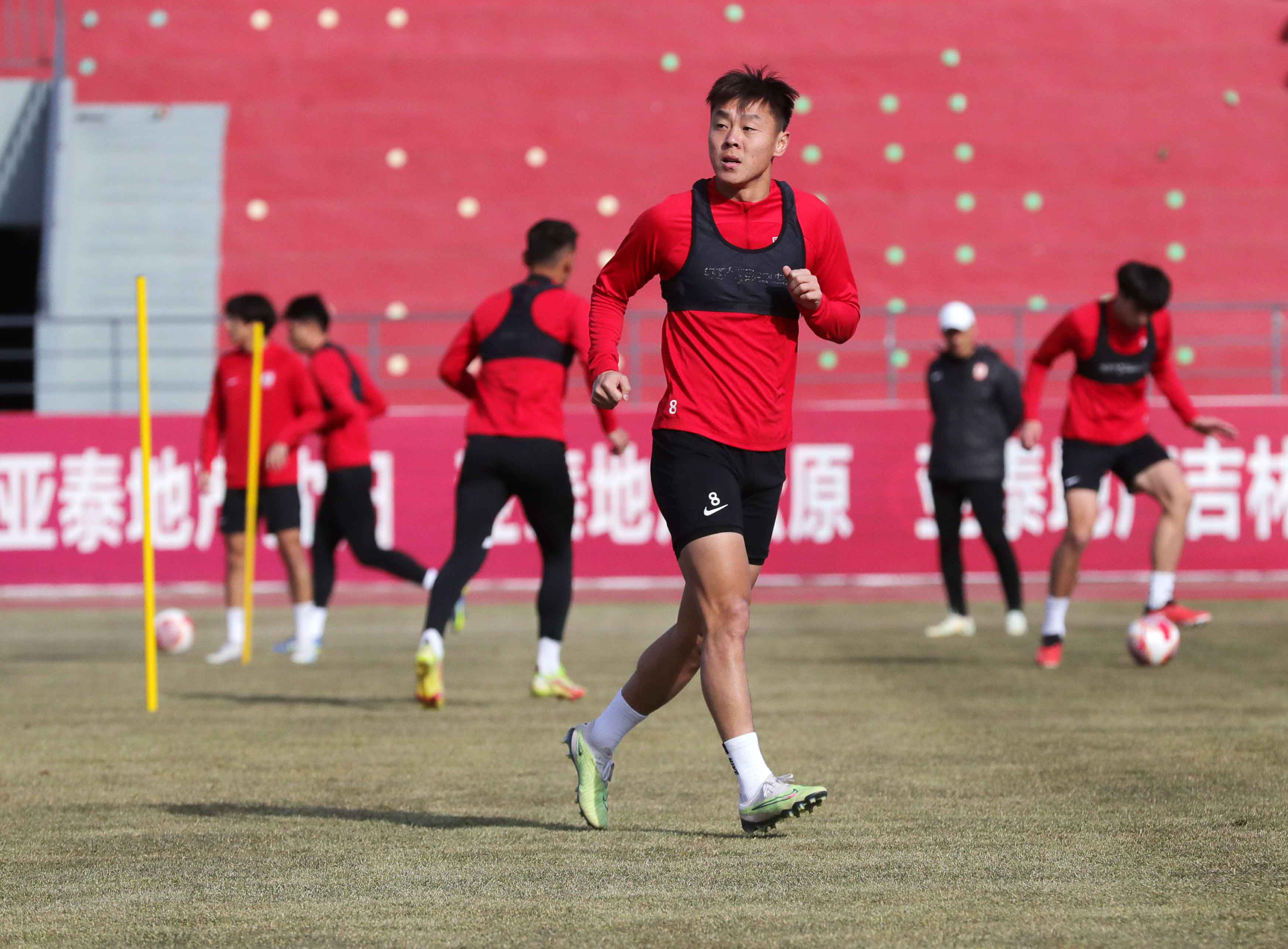 长春亚泰队备战上海绿地申花 长春亚泰队备战上海绿地申花