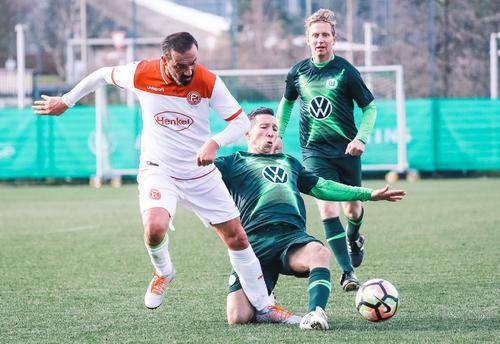 爱游戏网页版-波鸿队胜利后锋线表现出色守住胜利的关键