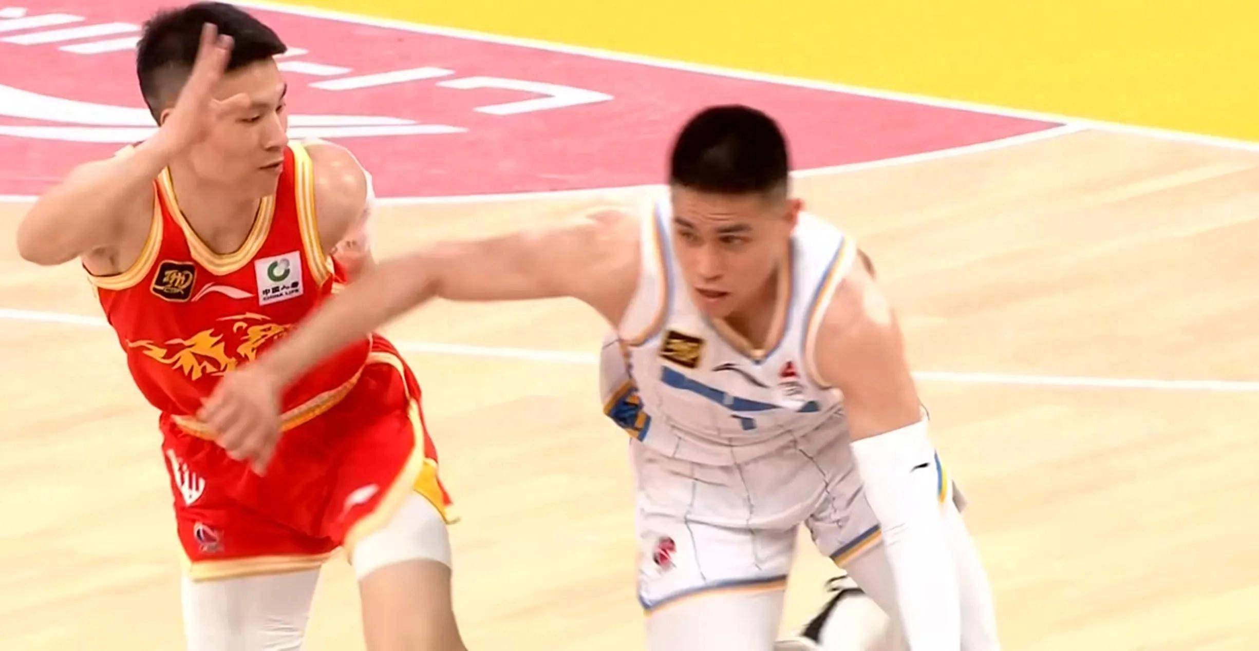 爱游戏官方入口-浙江男篮大比分获胜，开门红之战