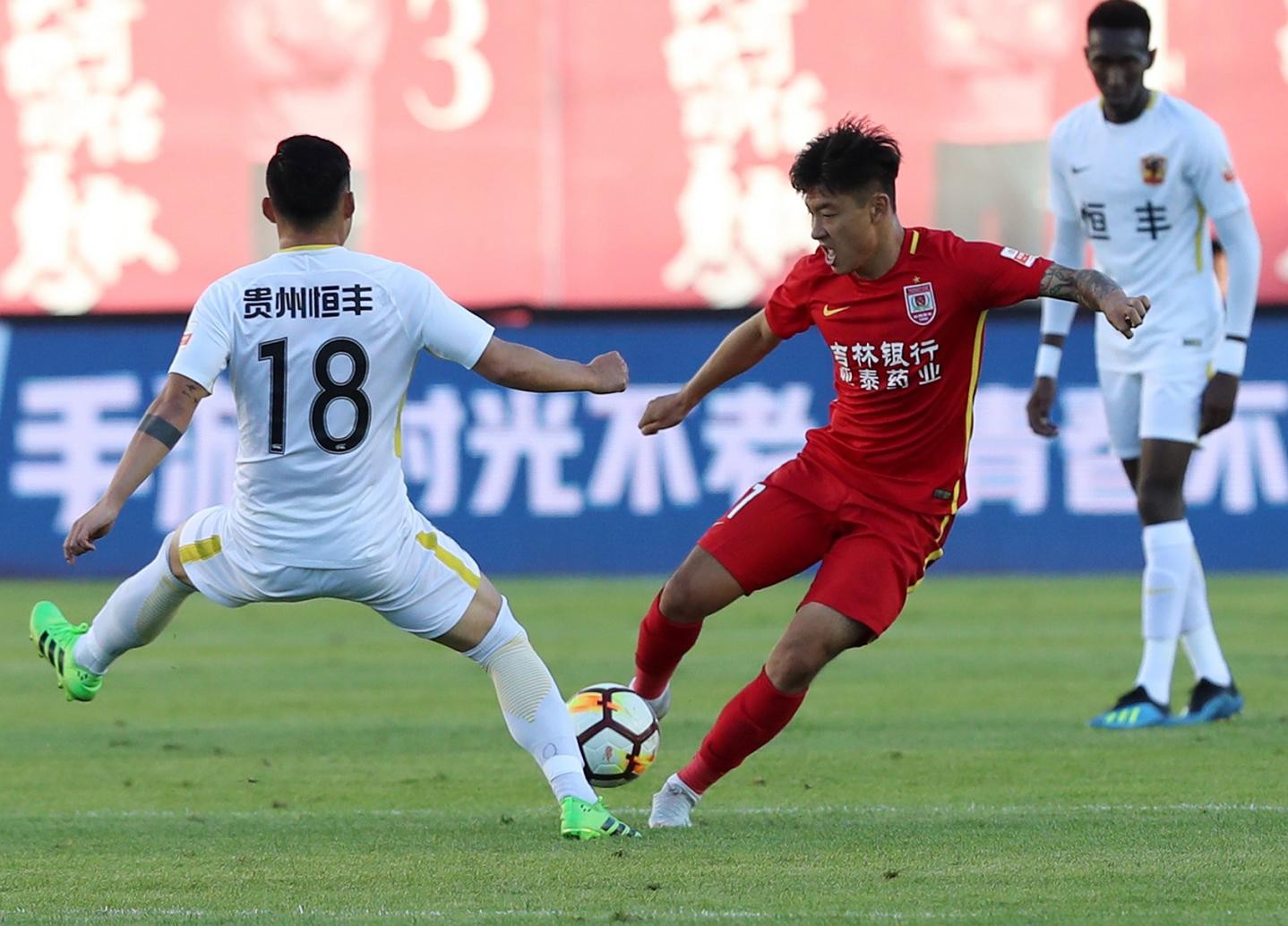 爱游戏官网-长春队前锋发威，帮助球队取胜