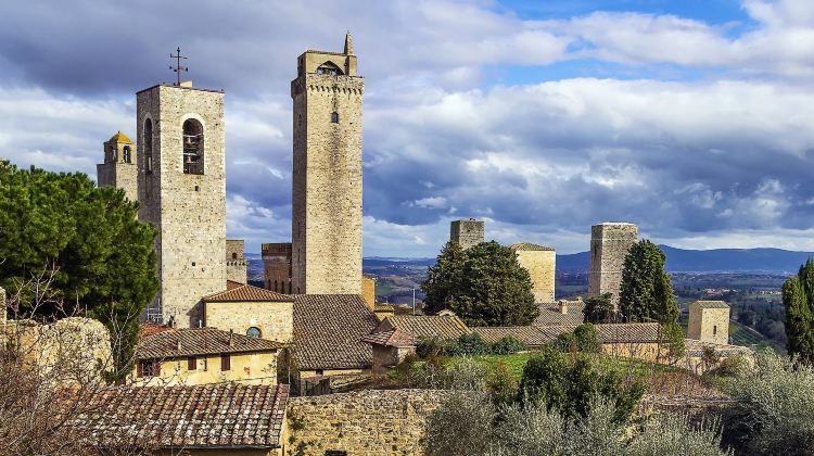 包含镇守领地,圣吉米尼亚诺带领部队迎战北约兰的词条 包含镇守领地,圣吉米尼亚诺带领部队迎战北约兰的词条