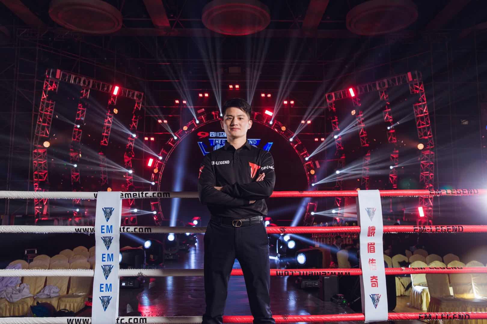 爱游戏官网入口-菲律宾男子拳击选手以龙战虎