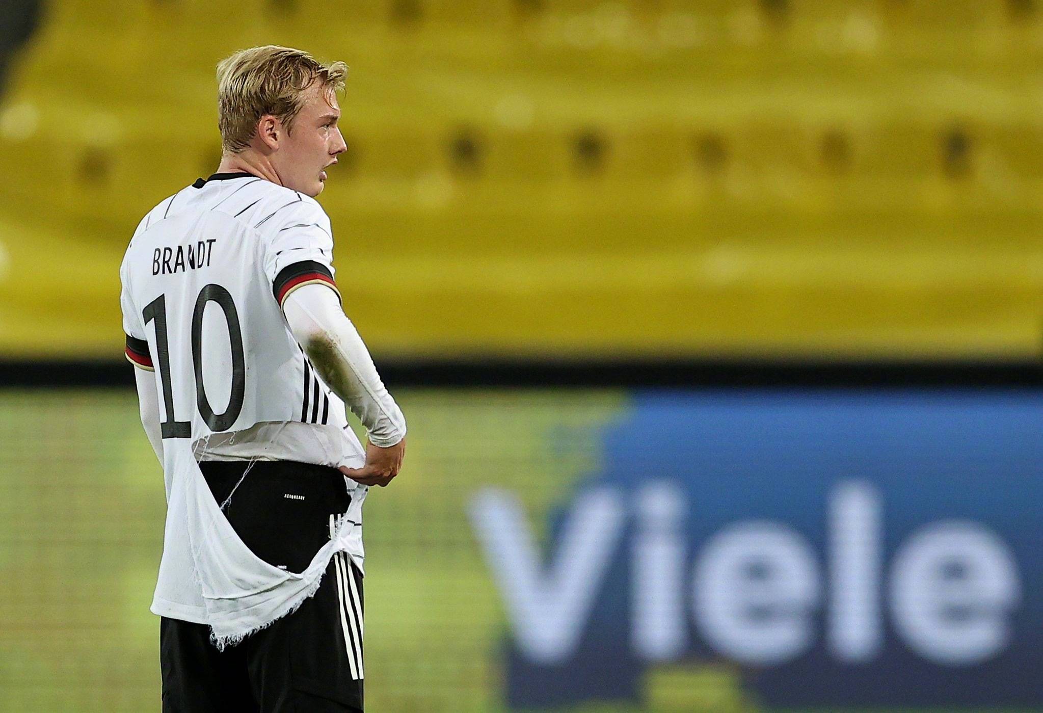 爱游戏官网-奥地利队在最后时刻扳平比分