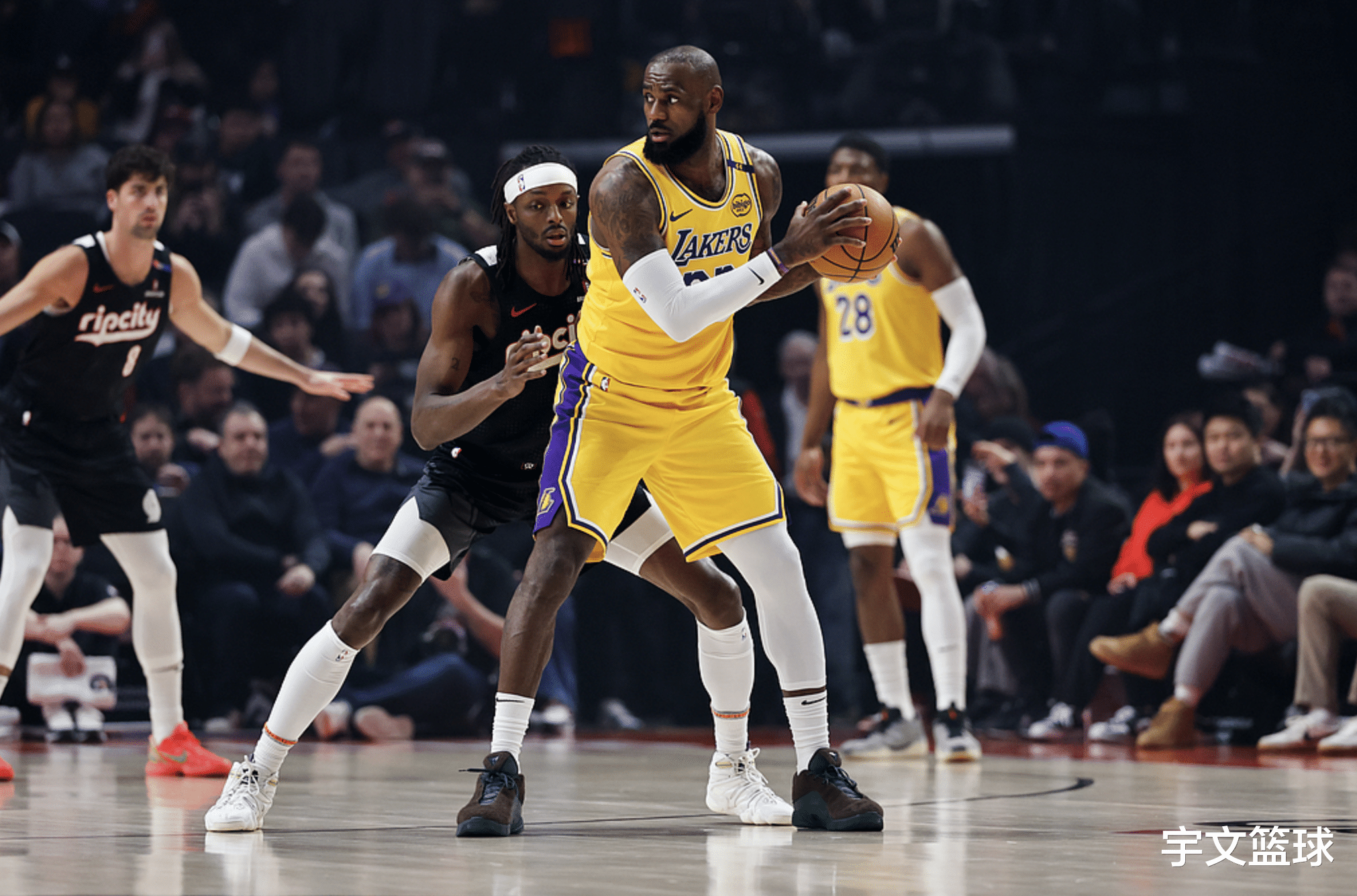 爱游戏中国官网-开拓者阵容深度不足，被横扫出局的简单介绍