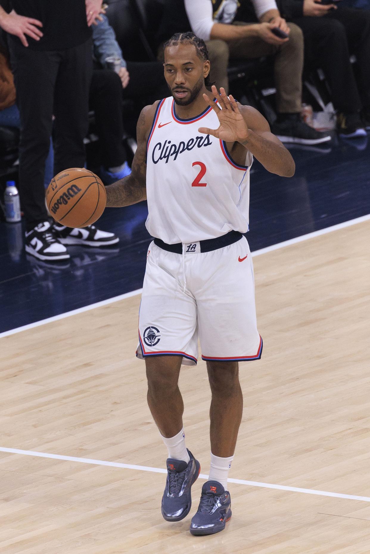 爱游戏app-莱昂纳德关键绝杀，为球队锁定胜局的简单介绍