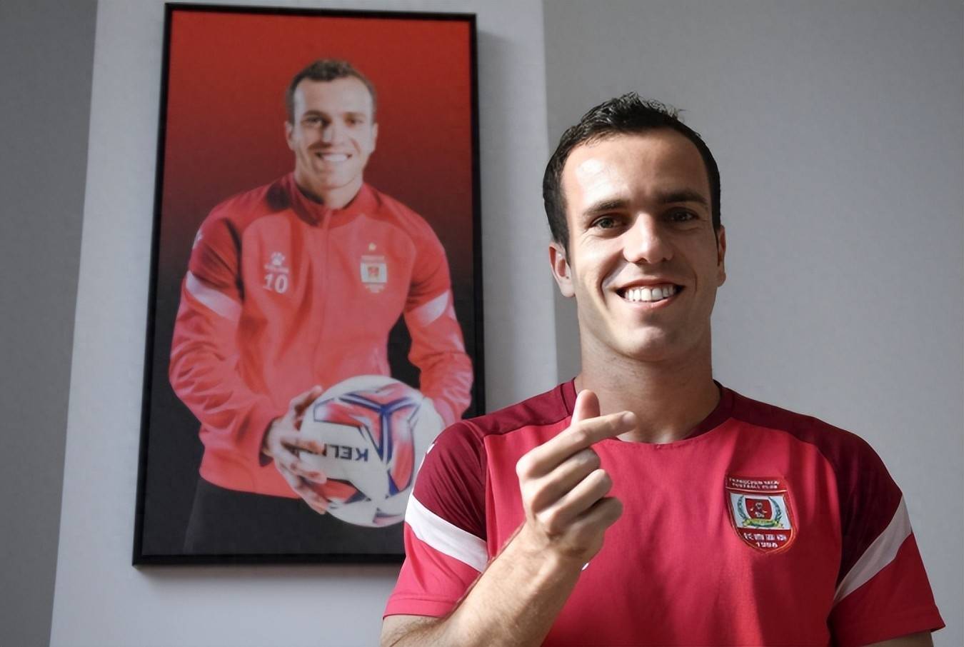 爱游戏登录-新晋球员表现抢眼，引发关注与期待的简单介绍