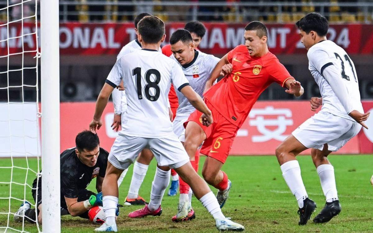 新晋球员表现抢眼,引发关注与期待的简单介绍 新晋球员表现抢眼,引发关注与期待的简单介绍