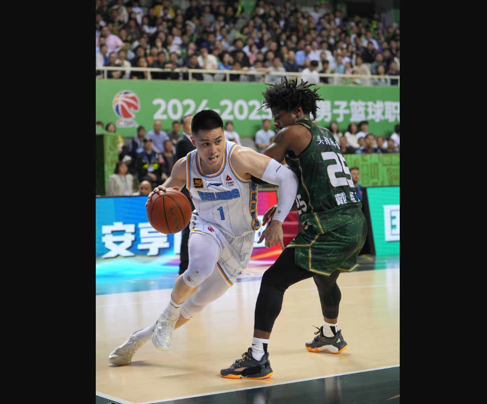 爱游戏-队内矛盾再起，主教练紧急处理，球员纷纷表态