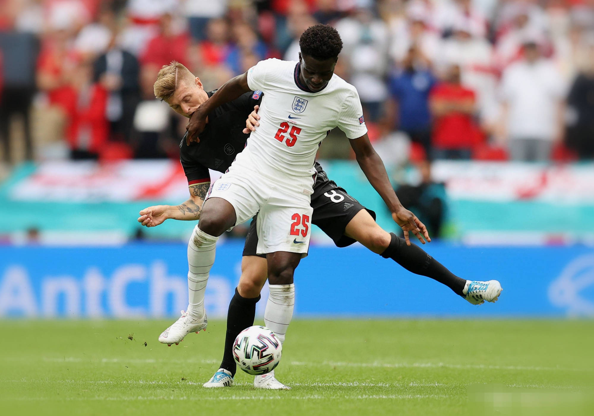 关于英格兰队主力养伤,备战关键一战之余的信息 关于英格兰队主力养伤,备战关键一战之余的信息