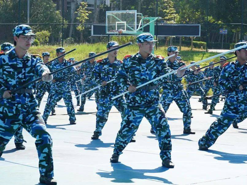 爱游戏在线-热情洋溢的比赛，球员们展现出色技术与魅力