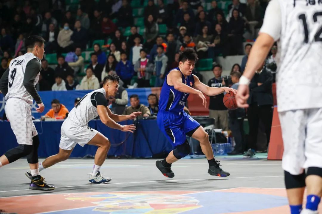 爱游戏在线登录-包含热血沸腾！职业篮球赛场上球队的拼搏精神的词条