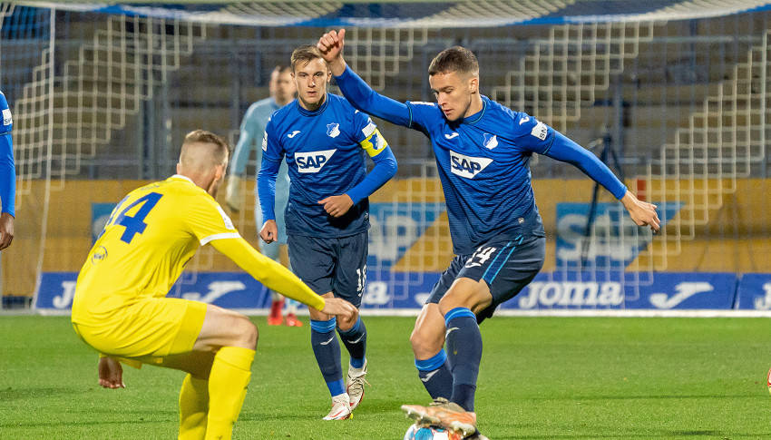 柏林赫塔主场平局,保持中游位置 柏林赫塔主场平局,保持中游位置