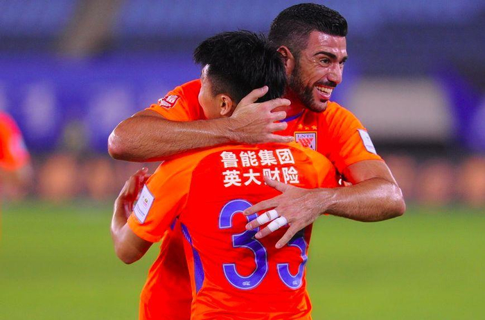 爱游戏官网-大连一方客场不敌鲁能，保级形势岌岌可危