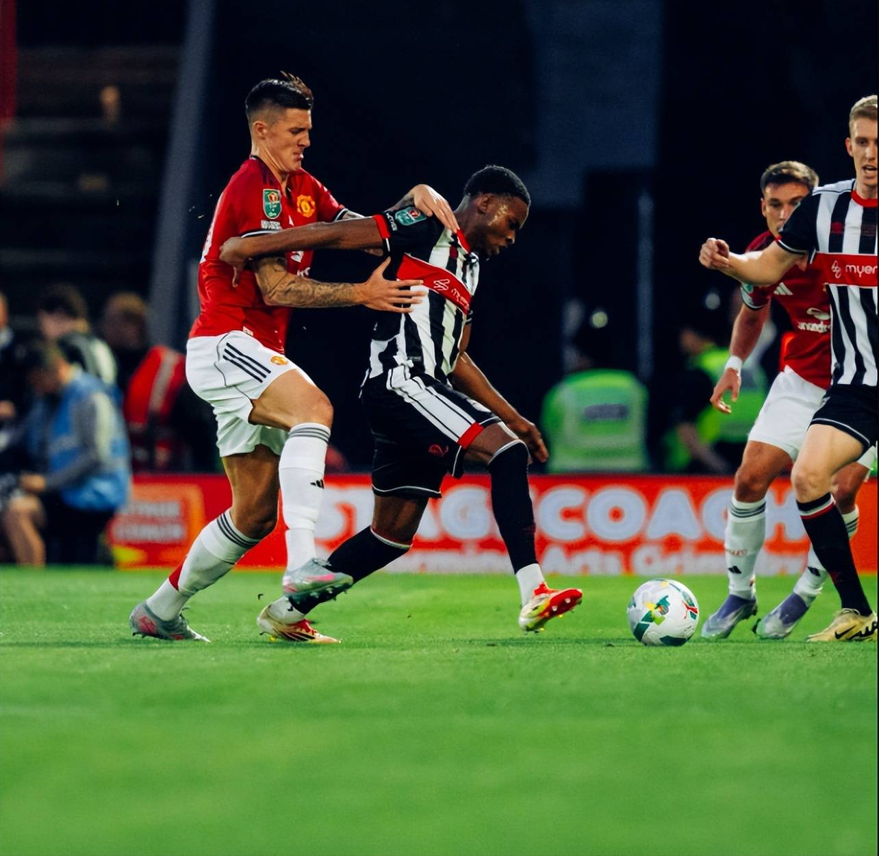 爱游戏app下载-包含热议：曼联主场-失利，晋级形势堪忧的词条