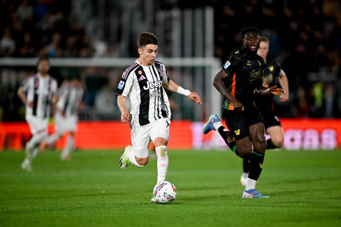 爱游戏官网-关于尤文图斯遭遇主场失利，出线前景严峻的信息