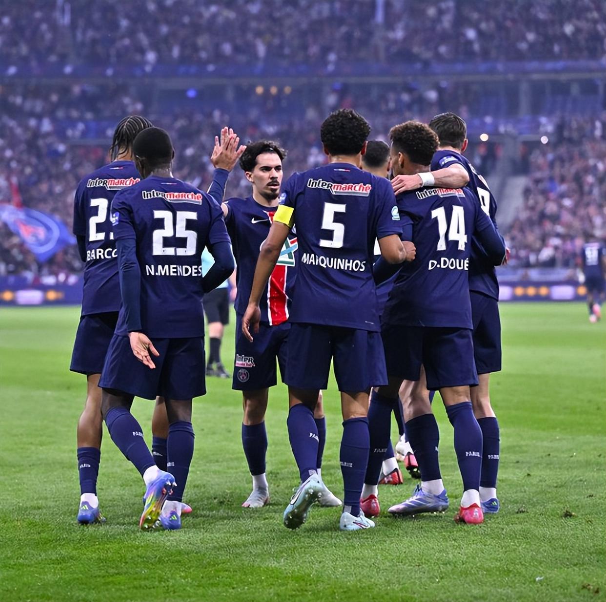 爱游戏app下载-关于巴黎圣日耳曼战胜尼斯，赢得三连胜的信息